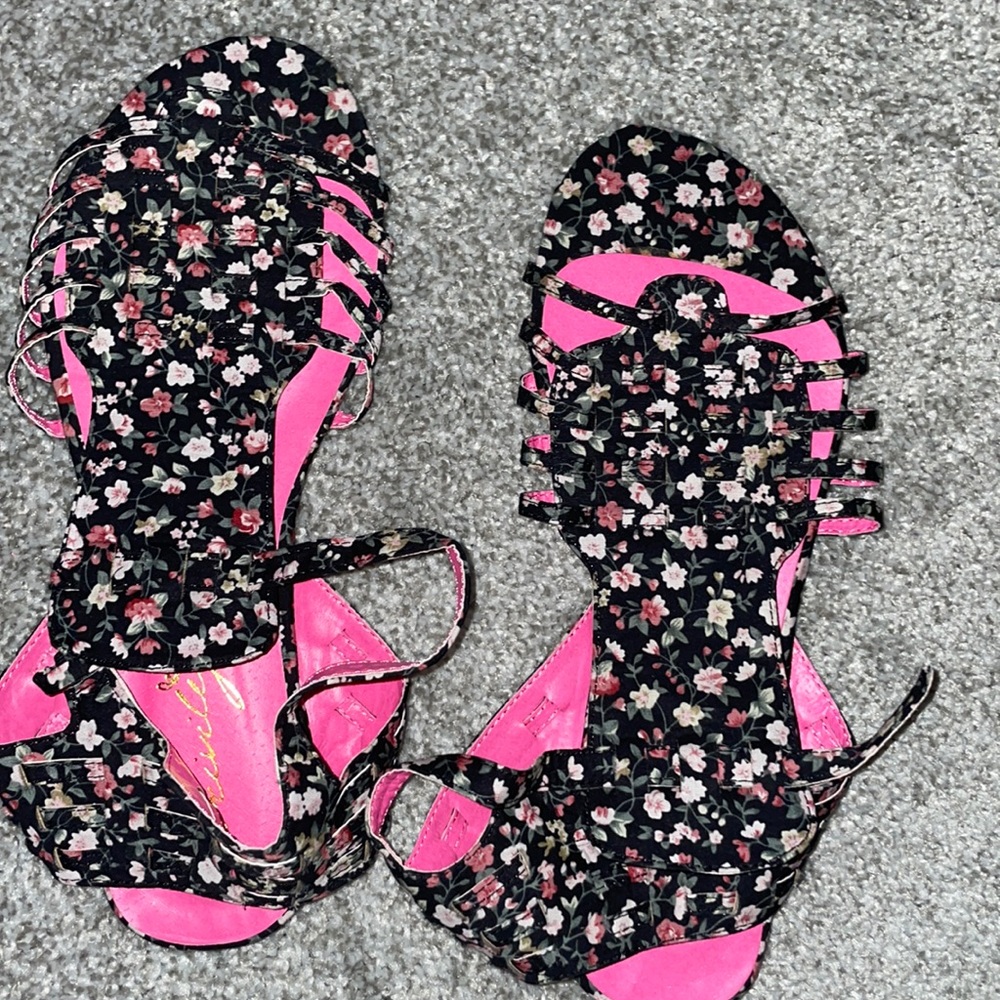 VERY LIGHTLY WORN privilege melissa floral flat sandals size 10 with belt buckle